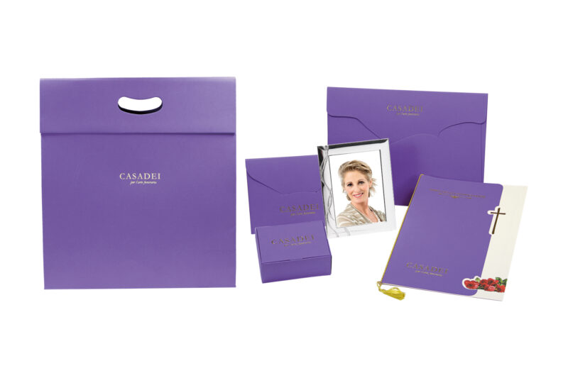 Coordinato fine cerimonia viola con borsa bauletto