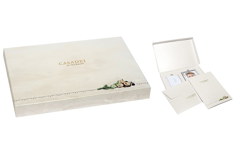 Cofanetto con cornice portafoto, biglietti, libro delle firme e busta portadocumenti immagine rose bianche