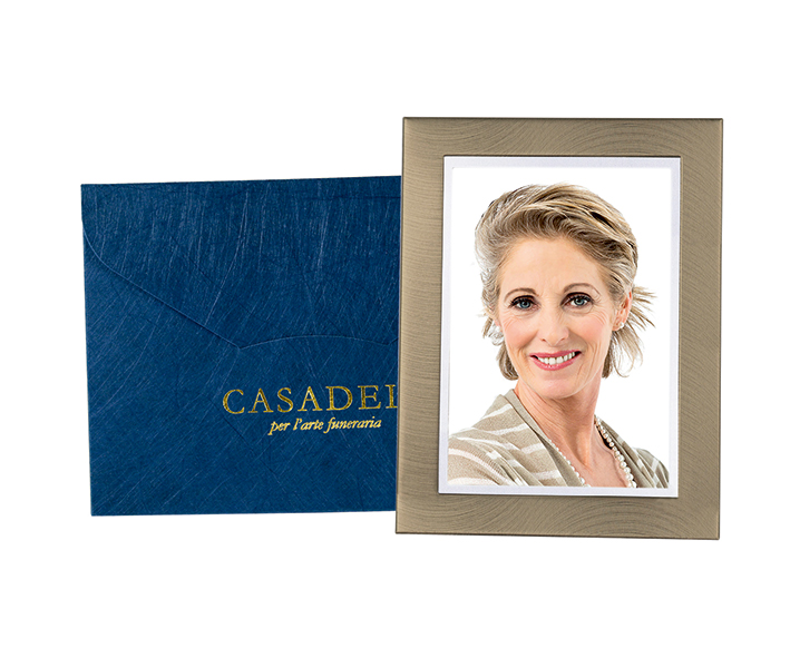 Cornice in metallo colore bronzo con scatola personalizzata in cartone tramato