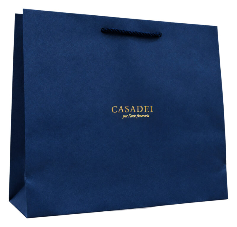 Borsa in carta blu 120 gr. con manico ritorto dimensione 36x12x31 cm.