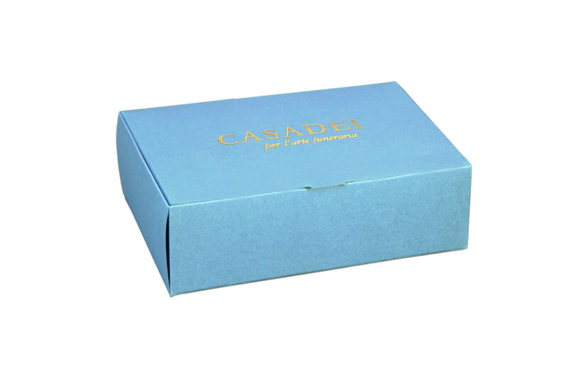 Cofanetto in cartone azzurro 10x7x5 cm.