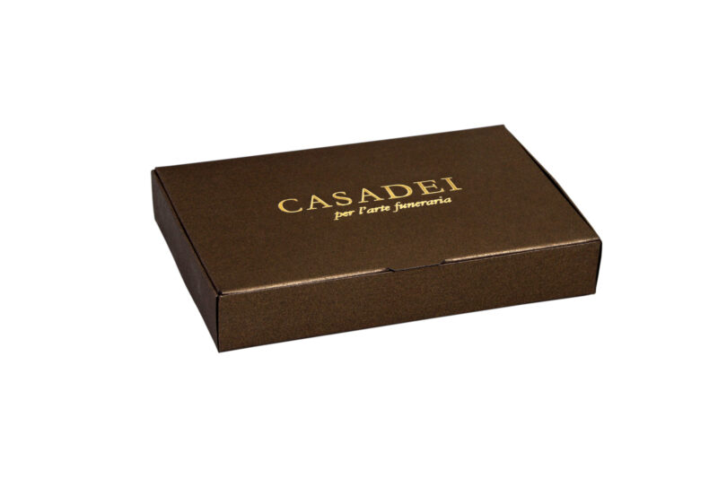 Cofanetto in cartone bronzo 10x7x2,5 cm.