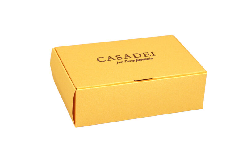 Cofanetto in cartone oro 10x7x5 cm.