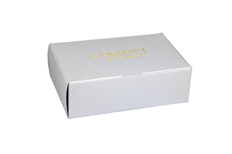 Cofanetto in cartone argento 10x7x5 cm.