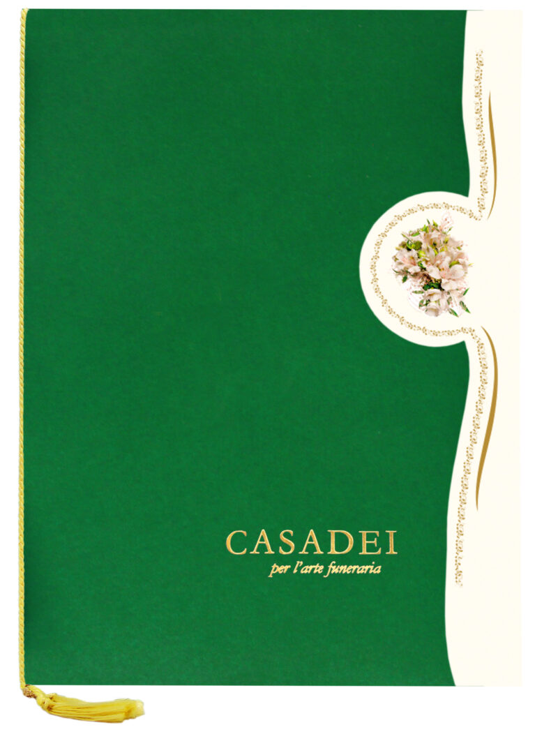 Libro delle condoglianze con copertina fustellata in cartone verde, interno composto da una pagina "In memoria" e otto pagine per le firme in carta avorio, rilegato con cordoncino e nappa. 21x29,7 cm.