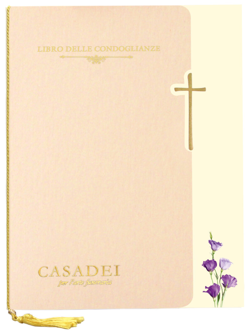 Libro delle condoglianze con copertina sagomata immagine Croce e fiori in cartone rosa, interno composto da una pagina "In memoria" e otto pagine per le firme in carta avorio, rilegato con cordoncino e nappa. 21x29,7 cm.