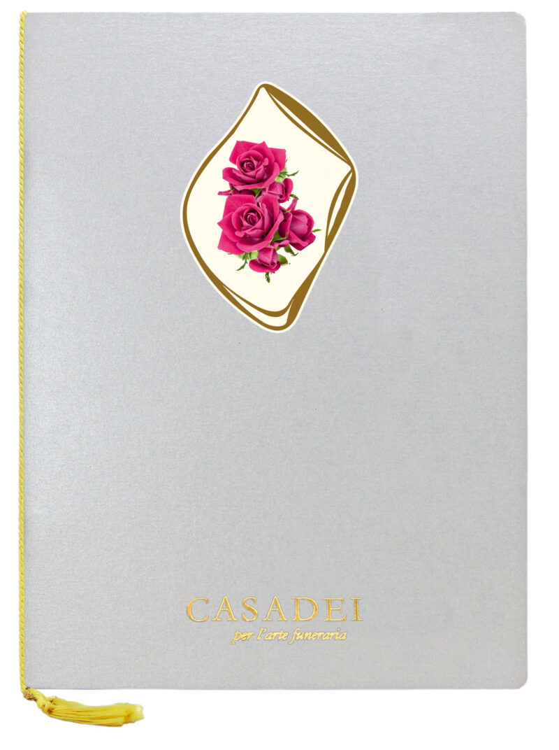 Libro delle condoglianze con copertina sagomata ovale immagine Croce e rose in cartone argento, interno composto da una pagina "In memoria" e otto pagine per le firme in carta avorio, rilegato con cordoncino e nappa. 21x29,7 cm.