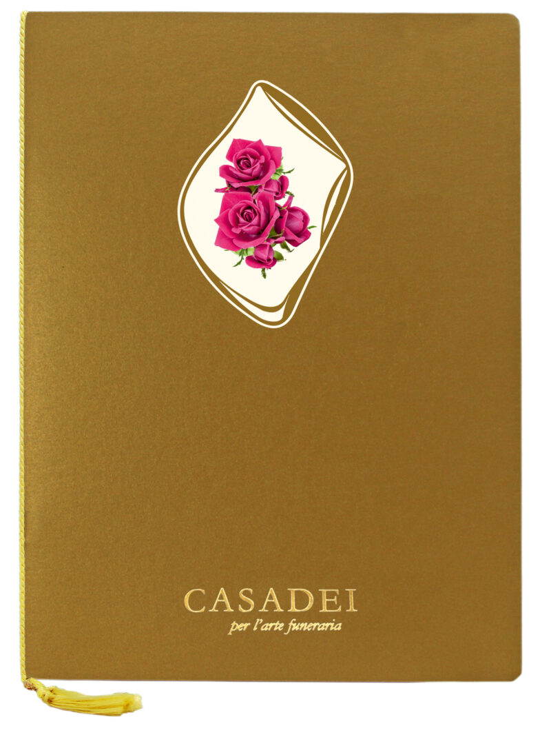 Libro delle condoglianze con copertina sagomata ovale immagine Croce e rose in cartone gold antico, interno composto da una pagina "In memoria" e otto pagine per le firme in carta avorio, rilegato con cordoncino e nappa. 21x29,7 cm.