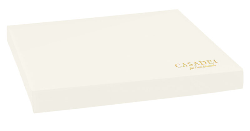 Cofanetto fine cerimonia in pregiato cartone dorè 34x24x3,5 cm.