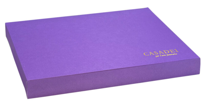 Cofanetto fine cerimonia in pregiato cartone viola 34x24x3,5 cm.
